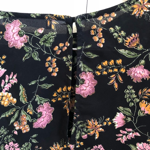 Bell sleeved floral top - Picture 2 of 5